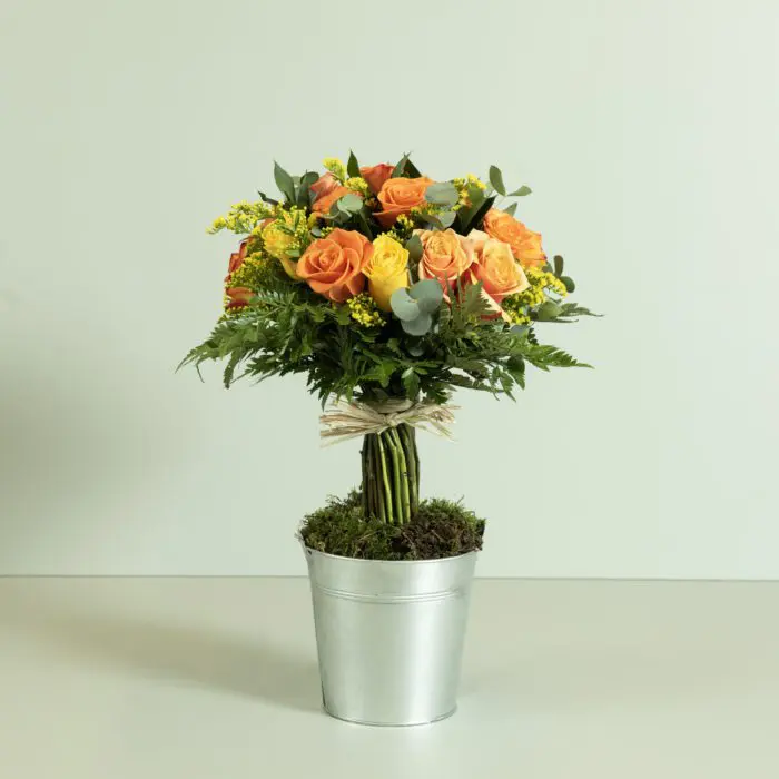 Albero di rose fresche