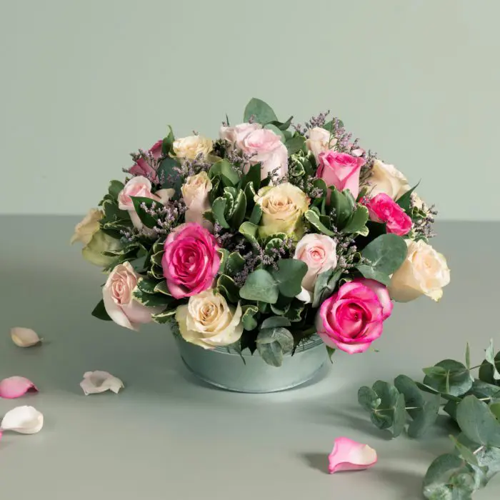 Centrotavola di rose fresche